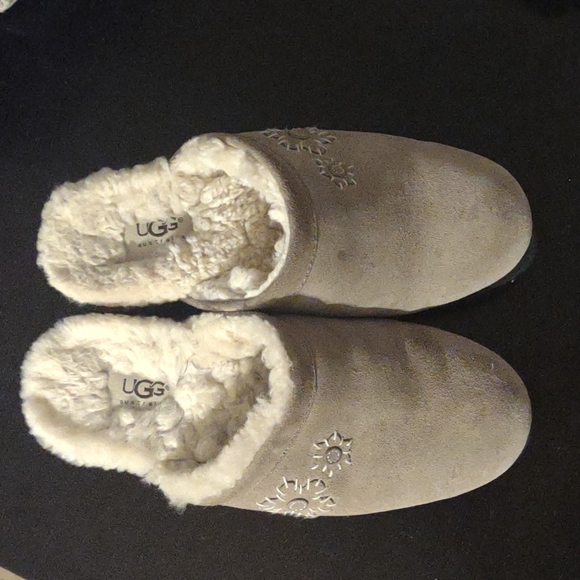 UGGTaupe suede clog - Picture 3 of 5